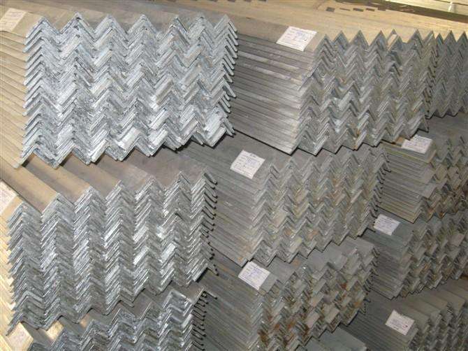 中国现阶段热镀锌角钢的相对库存水平更低