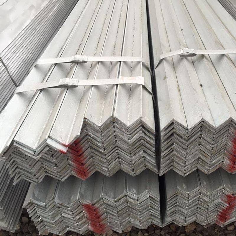 镀锌角钢贸易商表示目前的库存多是涨价前上的货